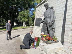 О церемонии возложения венка и цветов по случаю Дня памяти и скорби